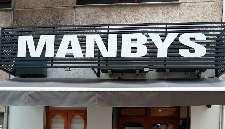 Rótulo luminoso de la Hamburguesería Manbys en Oliva